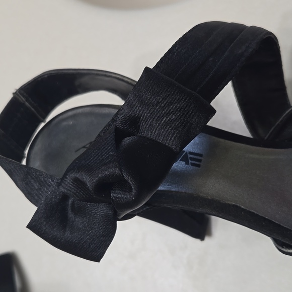 American Eagle sz 9 black satin heels - Picture 7 of 7